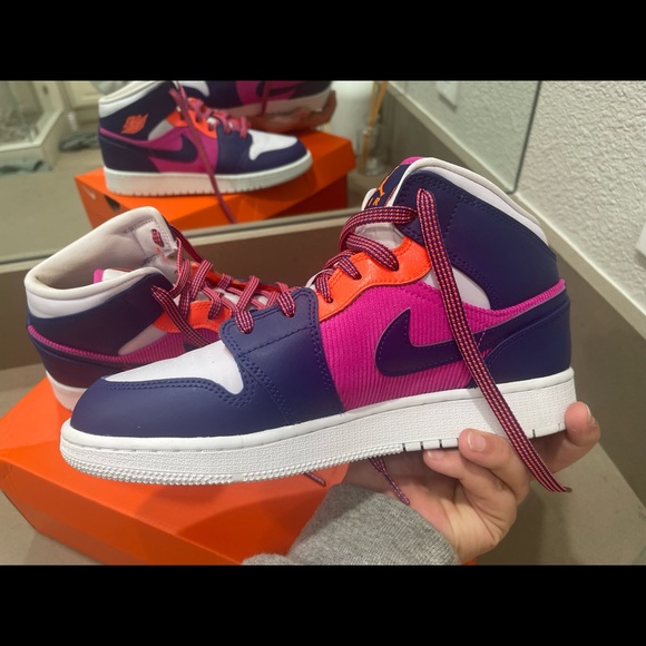 LIKE NEW AIR JORDANS WOMENS SIZE 8.5 - Picture 5 of 5